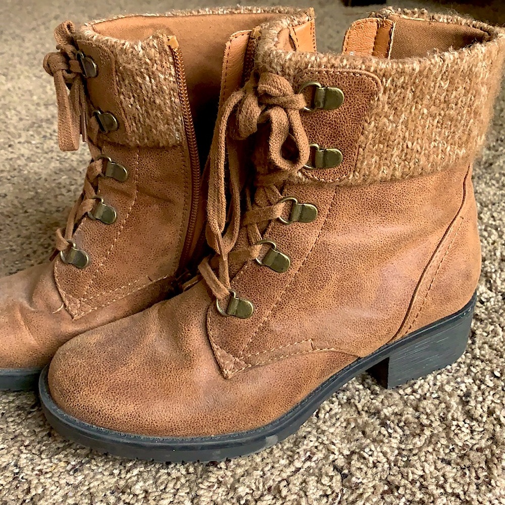 BOOTIES